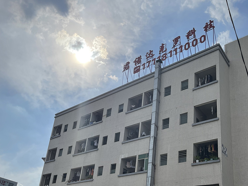因?yàn)閷?zhuān)注所以專(zhuān)業(yè)，因?yàn)檎\(chéng)信所以成功